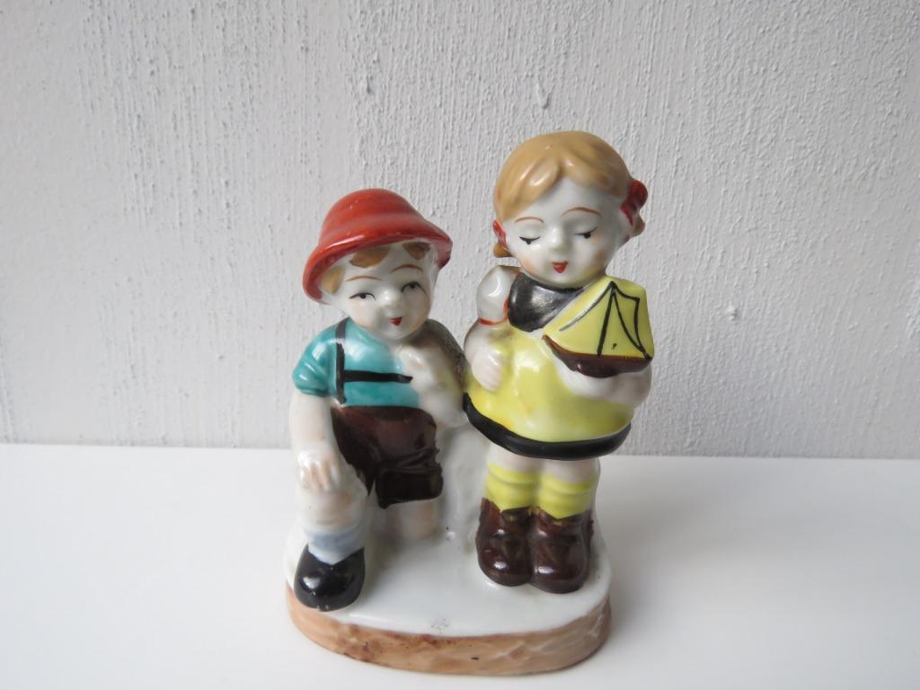 Vintage Japans porseleinen beeldje meisje en jongen met boot, Antiek en Kunst, Ophalen of Verzenden