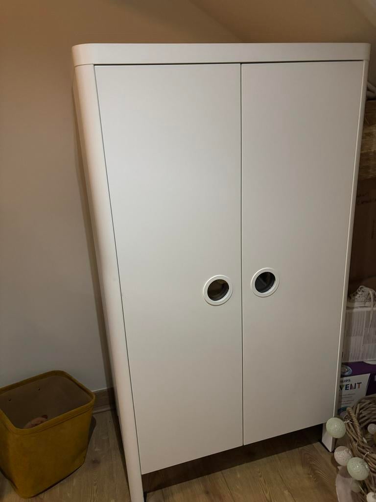 Chambre bébé: 2 penderies 2 commodes lit et table à langer, Enlèvement, Comme neuf