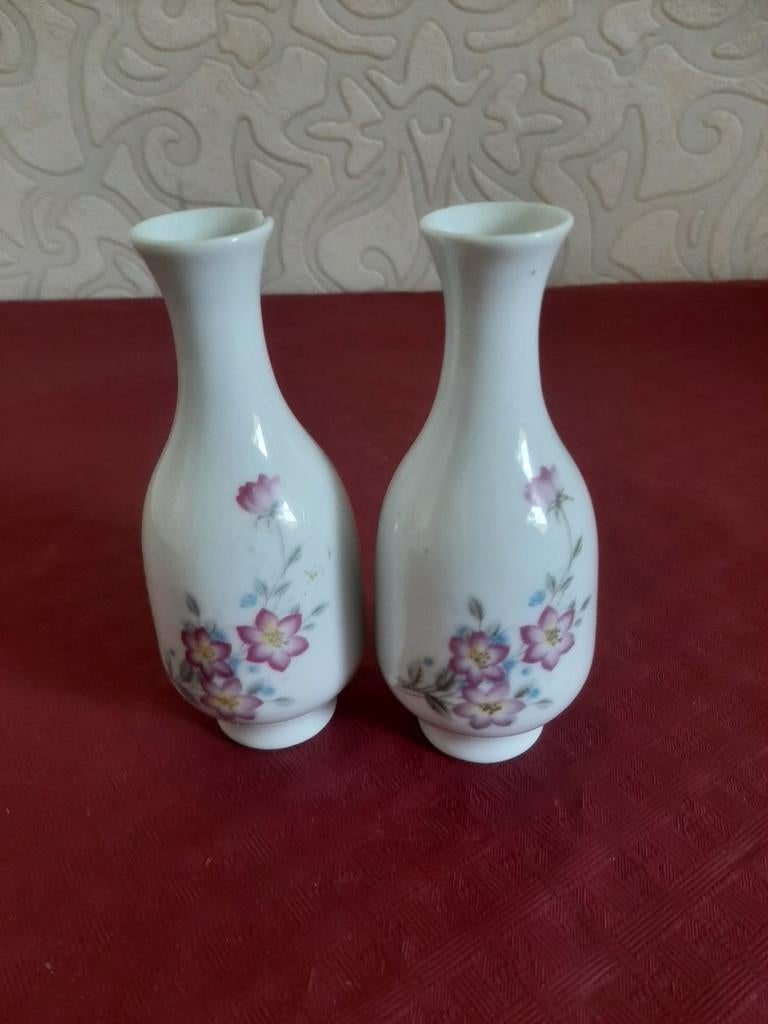 Set van 2 porseleinen vaasjes met bloemenmotief – China, Ophalen of Verzenden