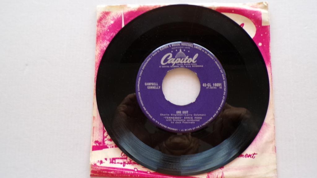 TENNESSEE ERNIE FORD - One suit (45t), Cd's en Dvd's, Vinyl Singles, 7 inch, Single, Ophalen of Verzenden, Zo goed als nieuw