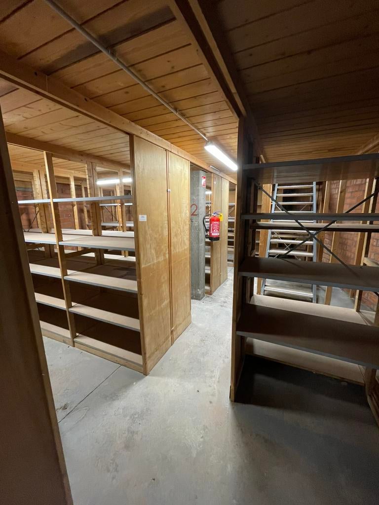 36m Bruynzeel opslagrekken + entresol (mezzanine), Ophalen
