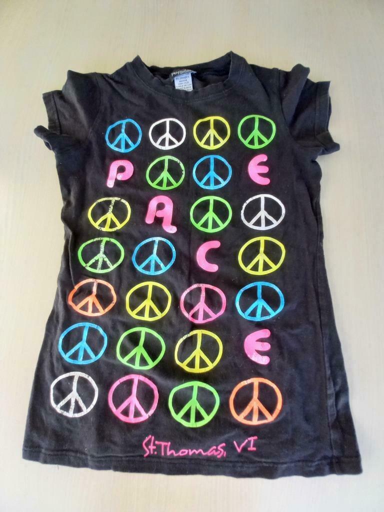 Zwart T-shirt met vredestekens in fluo kleuren, MET, Gebruikt, Jongen of Meisje, Ophalen of Verzenden