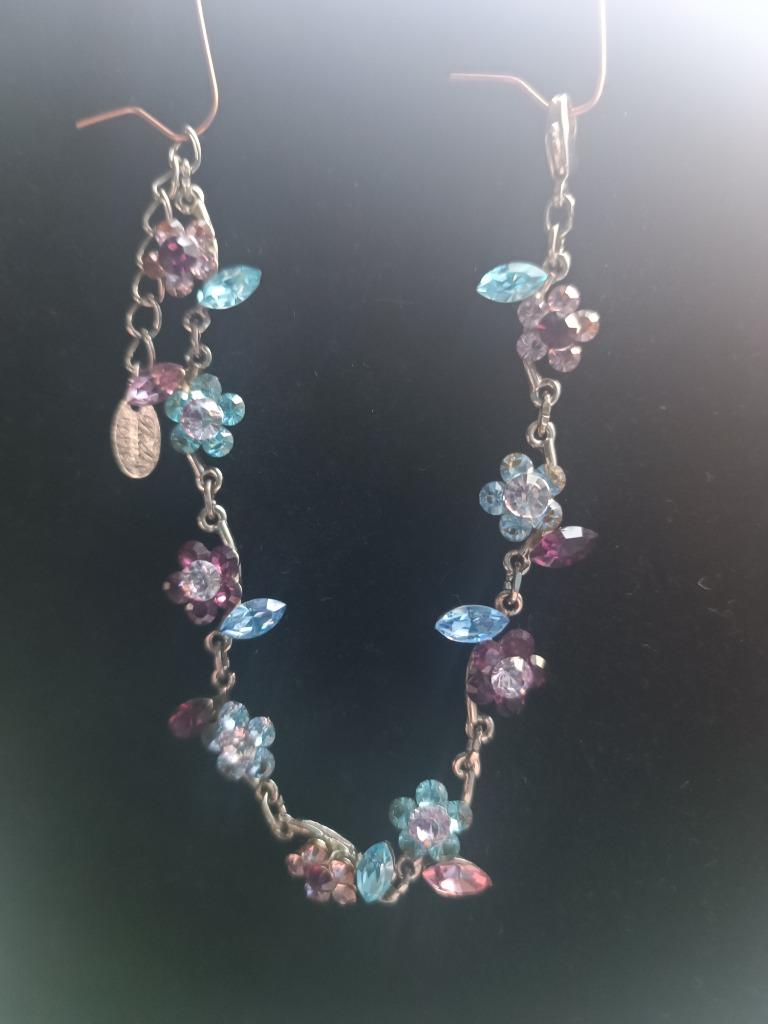 Bracelet Bella Paris orné de jolies fleurs en strass, Autres couleurs, Comme neuf, Envoi, Avec strass