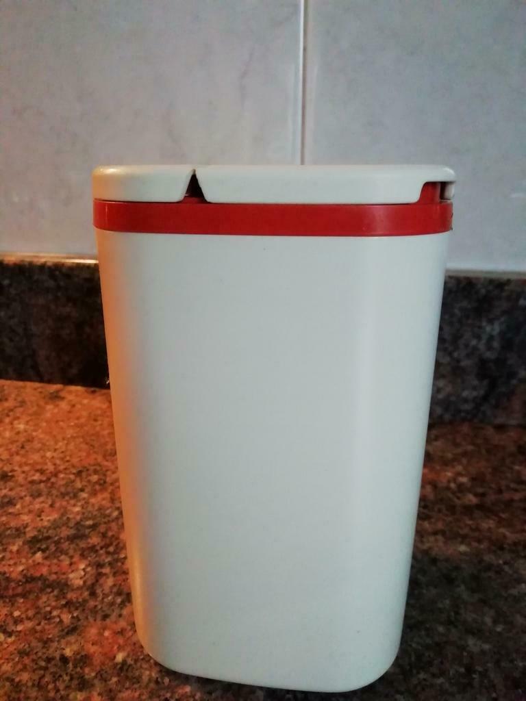 épandeur TUPPERWARE, Enlèvement ou Envoi, Comme neuf