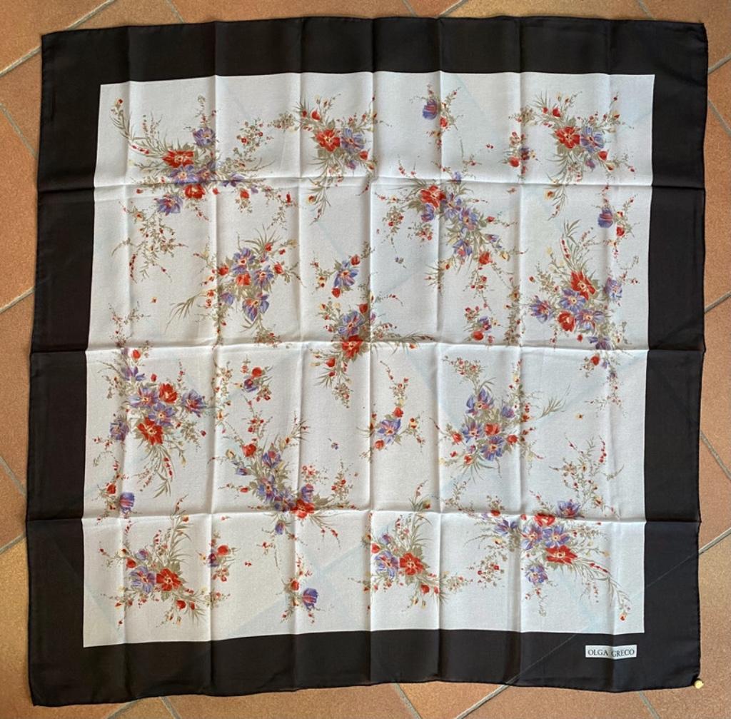 Vintage sjaaltje met bloemenprint Olga Greco 85cm X 85cm, Kleding | Dames, Olga Greco, Verzenden, Zo goed als nieuw, Sjaal