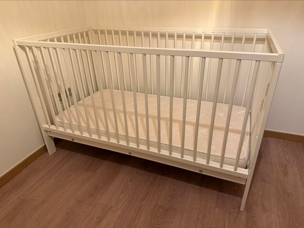 Babybedje + matras, Ophalen, Zo goed als nieuw