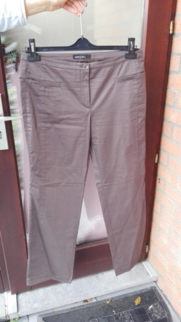 damesbroek broek, Ophalen of Verzenden, Nieuw, Maat 42/44 (L)