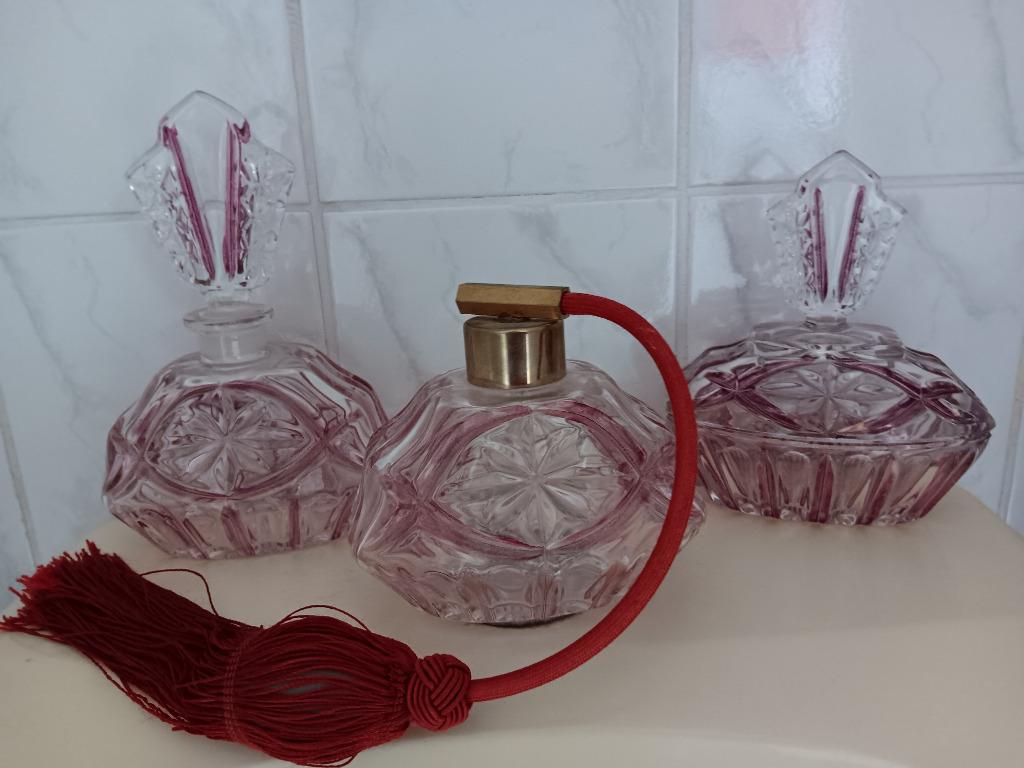 Driedelige vintage toiletset in roze-wit kristalglas, Antiek en Kunst, Ophalen
