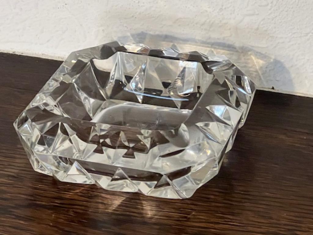 Ancien cendrier en cristal taillé, signé Van Saint Lambert., Enlèvement
