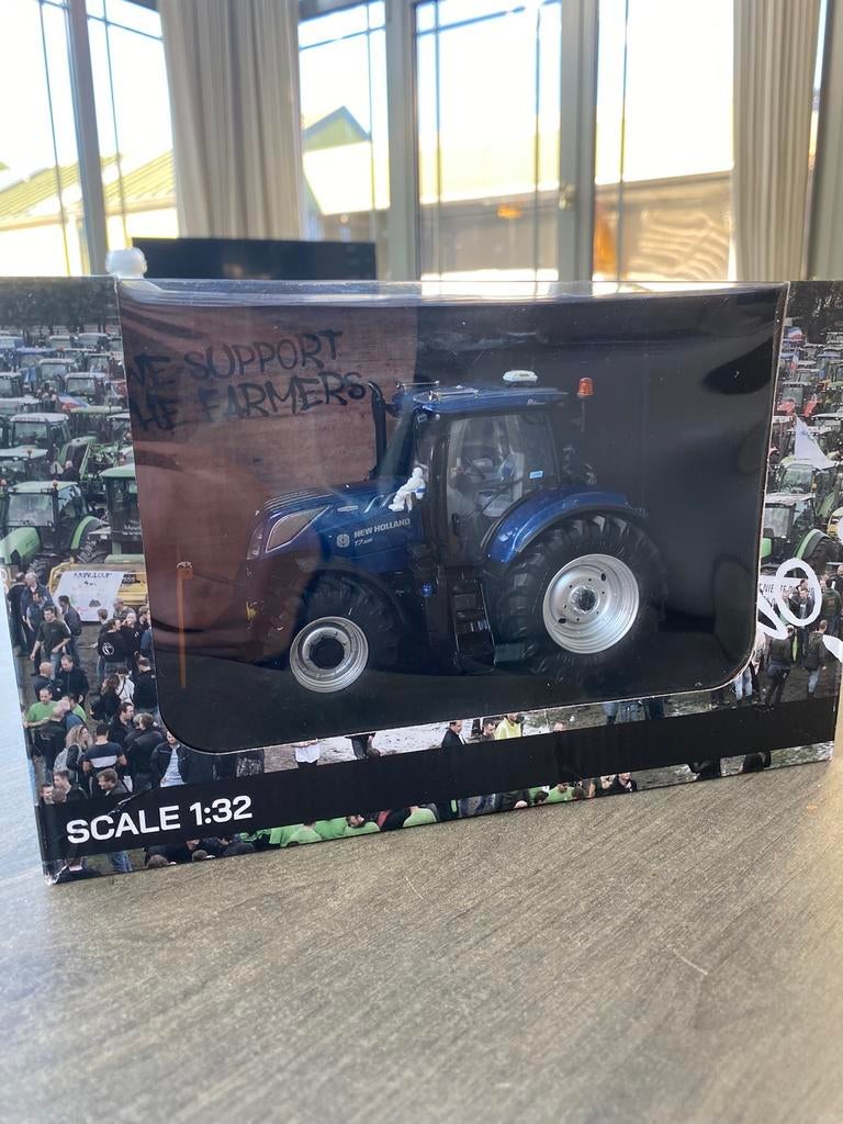 Miniatuur tractor, Hobby en Vrije tijd, Modelauto's | 1:32, Ophalen, Zo goed als nieuw, Tractor of Landbouw, Overige merken