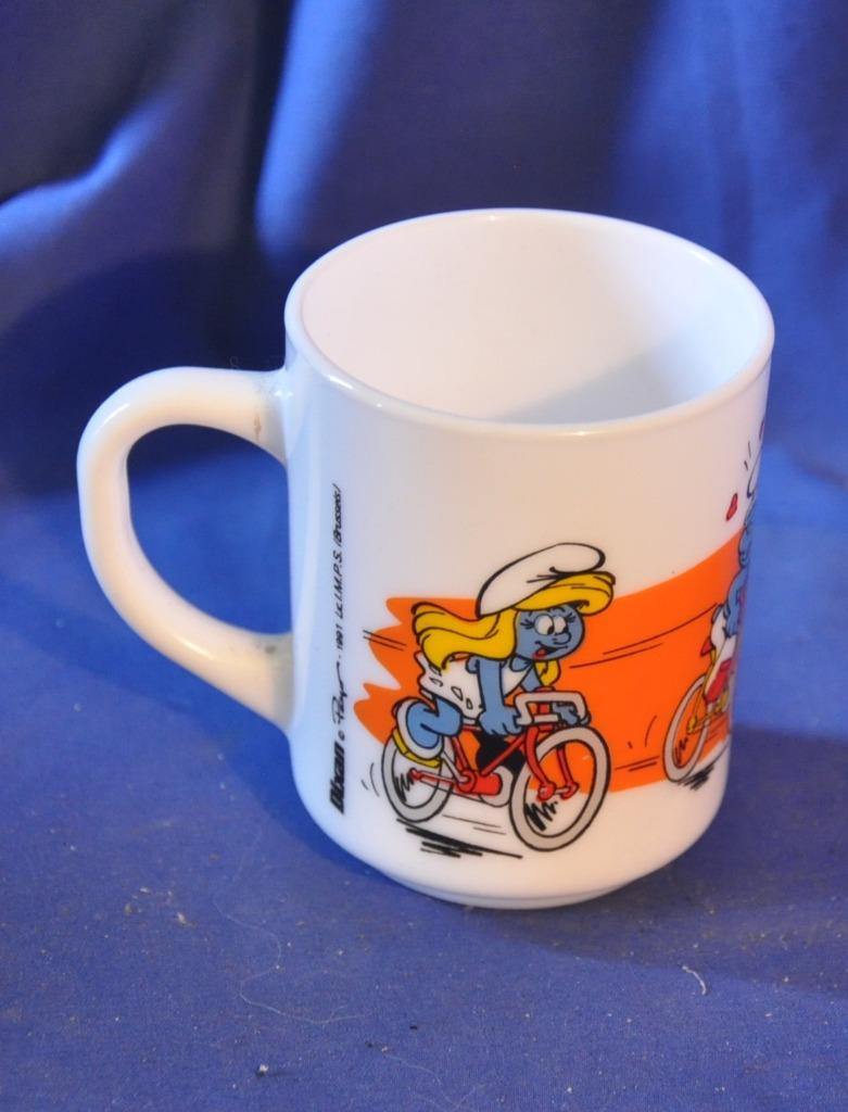 mug publicitaire schtroumpf sportif dixan 1991, Ophalen of Verzenden, Zo goed als nieuw, Verschillende Smurfen, Stripboek