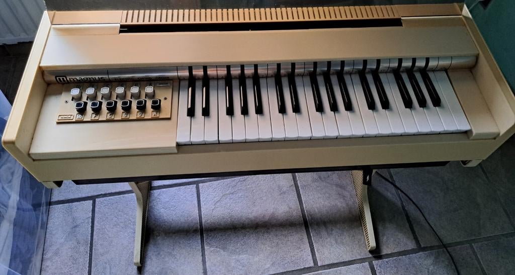 Orgue électrique sur pied datant des années 70, pour enfants, Enlèvement