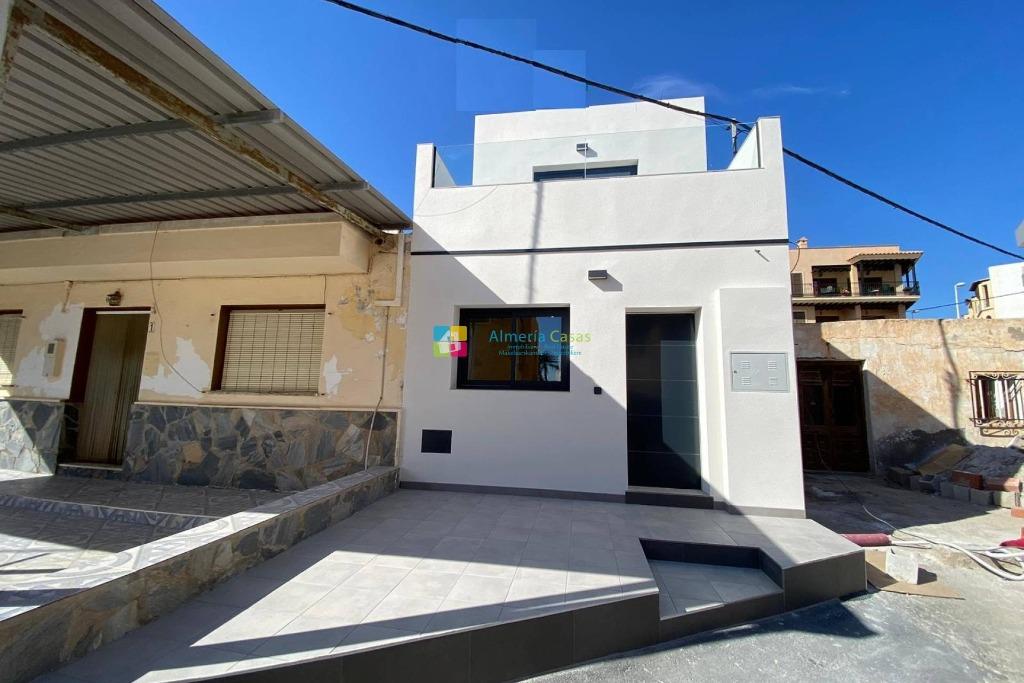 Spanje (Andalusië)- dorpswoning aan zee en 3slpkmr en 2bdkmr, Immo, Dorp, Spanje, Woonhuis, 3 kamers