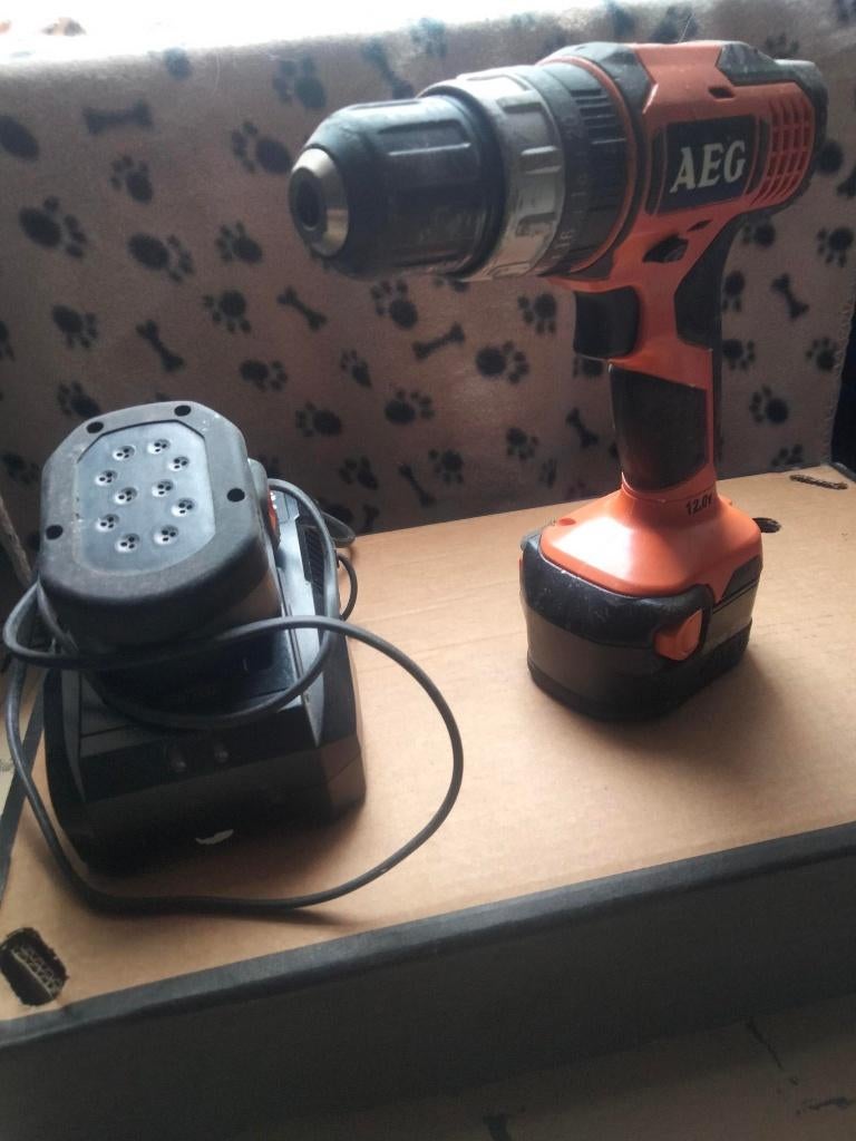 Foreuse AEG 12V sur accus, Bricolage & Construction, Enlèvement ou Envoi, Utilisé, 600 watts ou plus