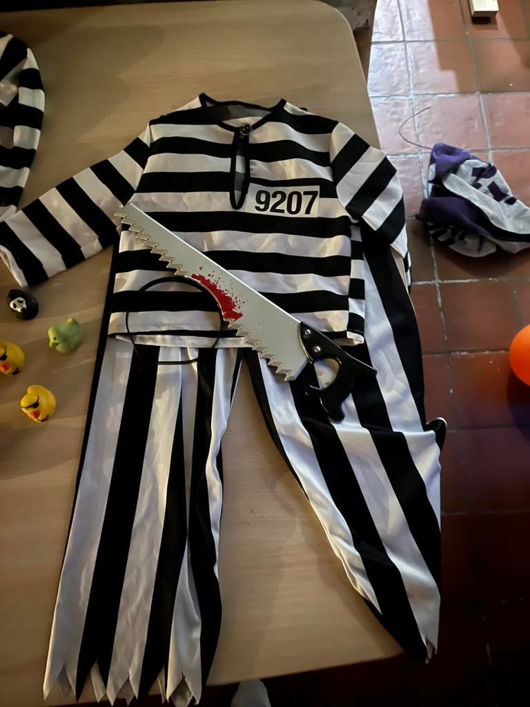 Verkleedpakje boef 2 j a 3 j, Ophalen, Zo goed als nieuw, 104 of kleiner, Jongen of Meisje