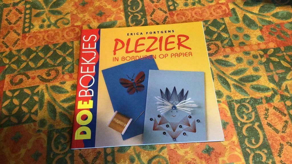 Amusement en broderie sur papier (t), Livres, Loisirs & Temps libre, Enlèvement ou Envoi, Comme neuf, Scrapbooking et Bricolage