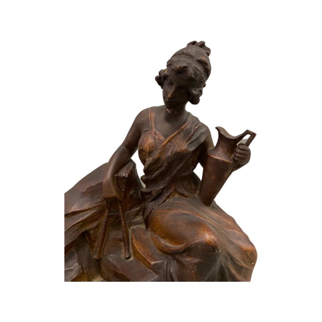 Sculpture en Plâtre Carli : Femme Assise avec Cruche Oiseau, Antiquités & Art, Antiquités | Céramique & Poterie, Enlèvement ou Envoi