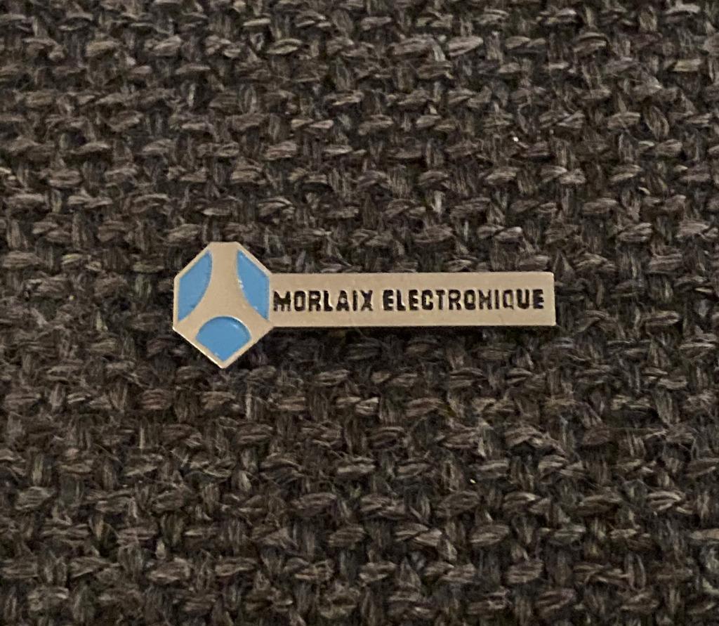 PIN - MORLAIX ELECTRONIQUE, Envoi, Utilisé, Autres sujets/thèmes, Insigne ou Pin's