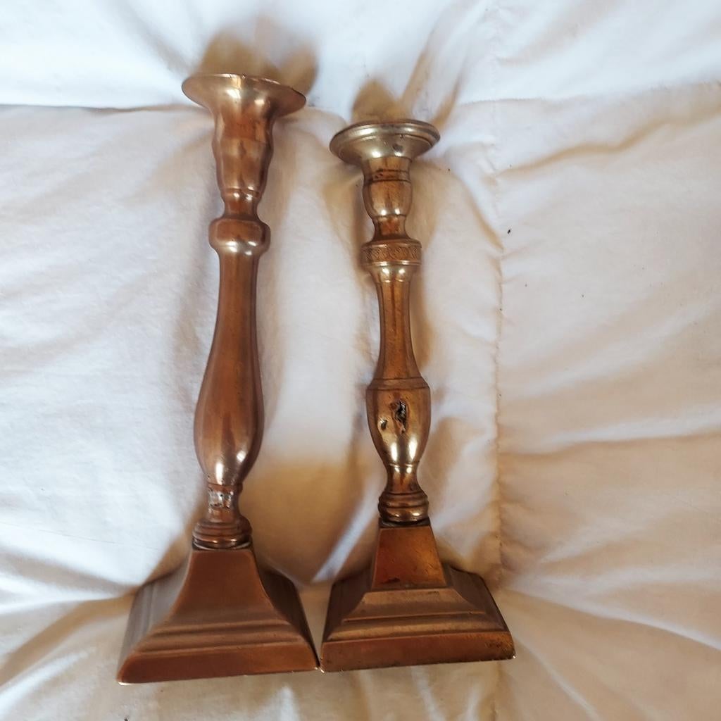 2 koperen kandelaars, Enlèvement