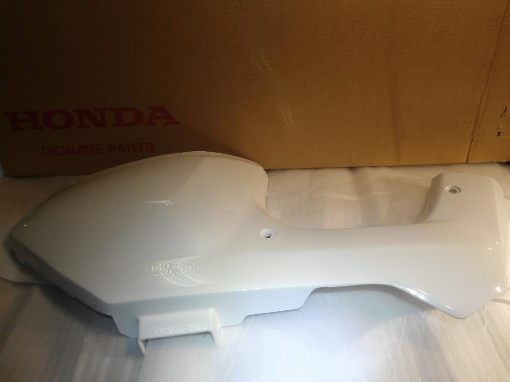 Honda wallaroo : NOS Rechterkap wit : € 150, Ophalen, Nieuw, Kap, Honda wallaroo