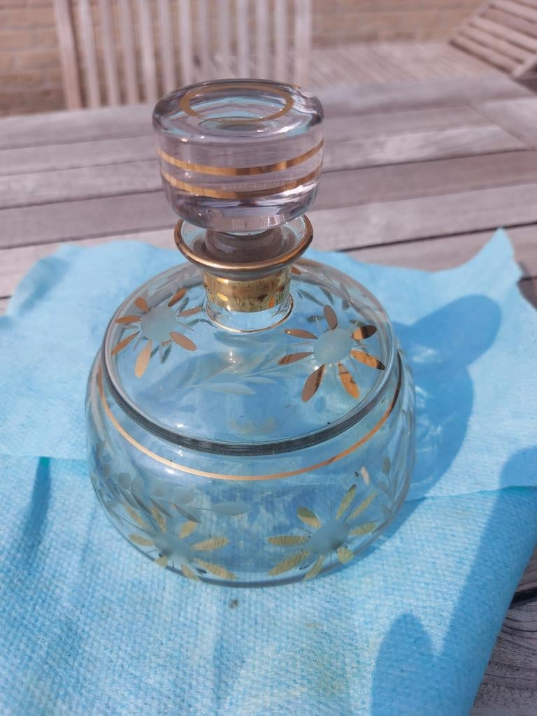 Carafe en verre transparent avec dorures, Antiquités & Art, Enlèvement ou Envoi
