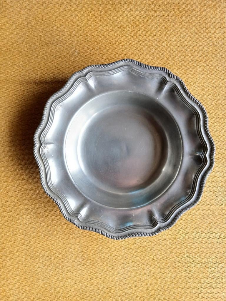 Plat étain finstain la Potstainiers Hutois diamètre 8 cm ave, Antiquités & Art, Antiquités | Étain, Enlèvement ou Envoi