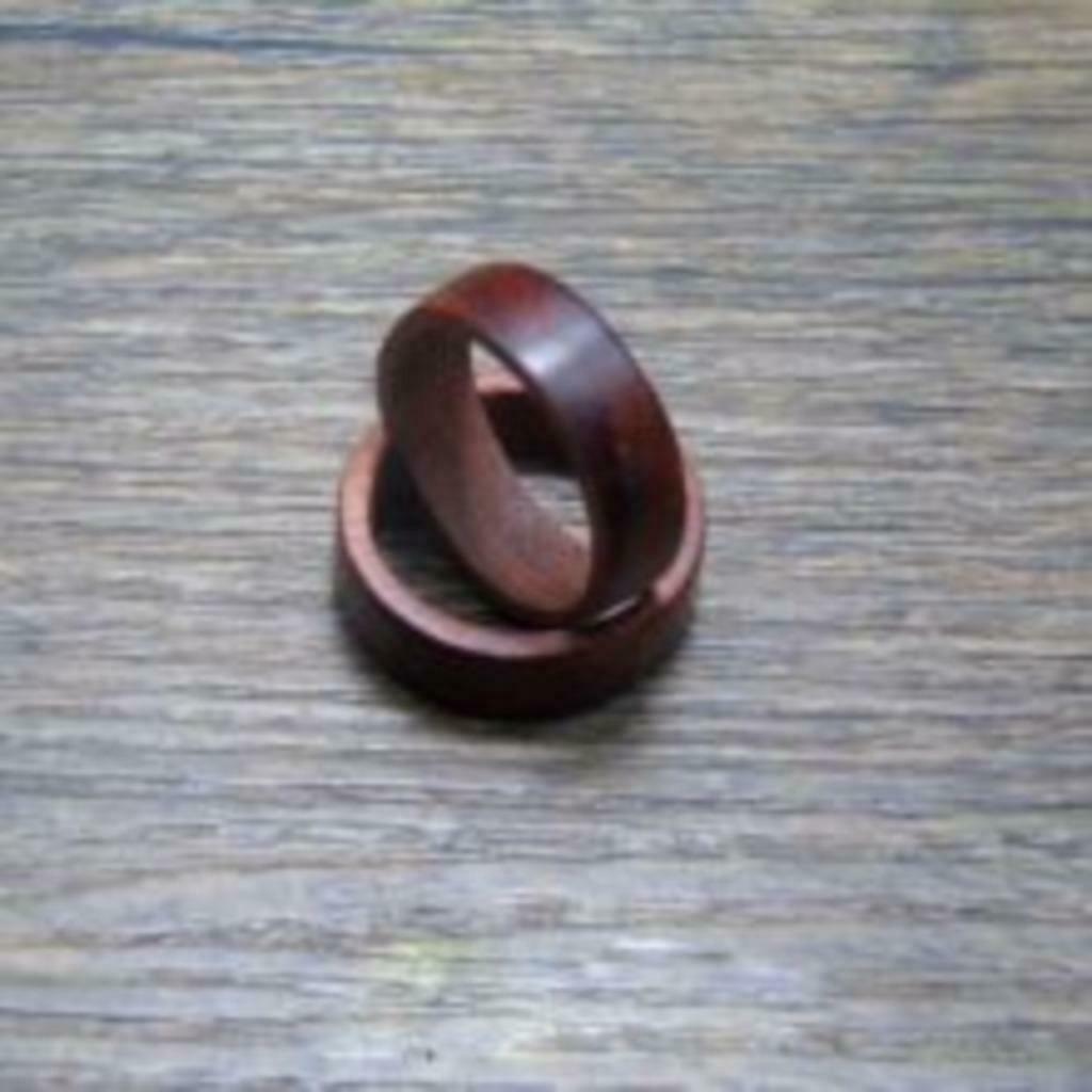 Houten ring, Handtassen en Accessoires, Ringen, Overige materialen, Bruin, 19 tot 20, Nieuw