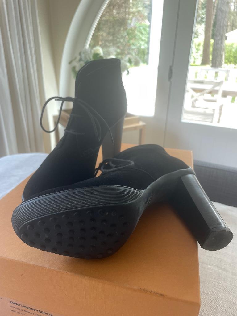 Tod’s suède schoenen met hak - maat 37  Nieuw  90 euro, Enlèvement ou Envoi, Chaussures à haut talons, Comme neuf, Tod’s