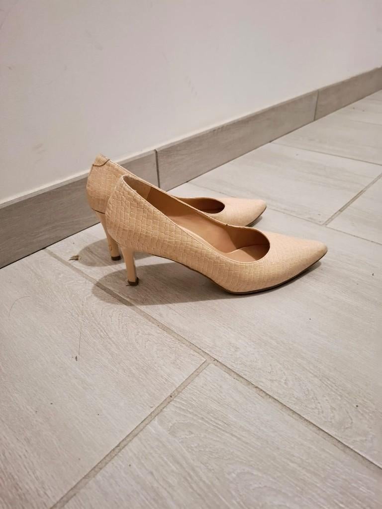 Dames schoenen, Kleding | Dames, Beige, Nieuw, Ophalen of Verzenden, Schoenen met hoge hakken
