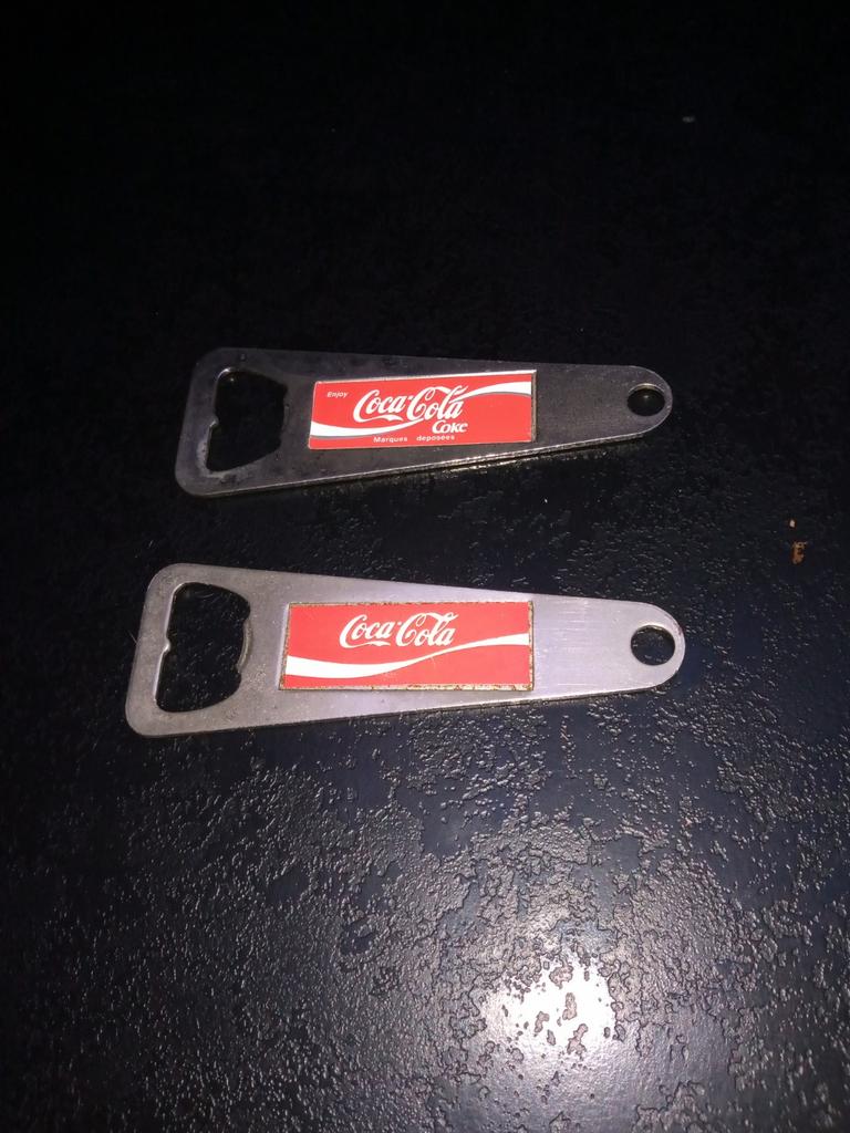 Divers décapsuleur publicitaire coca cola