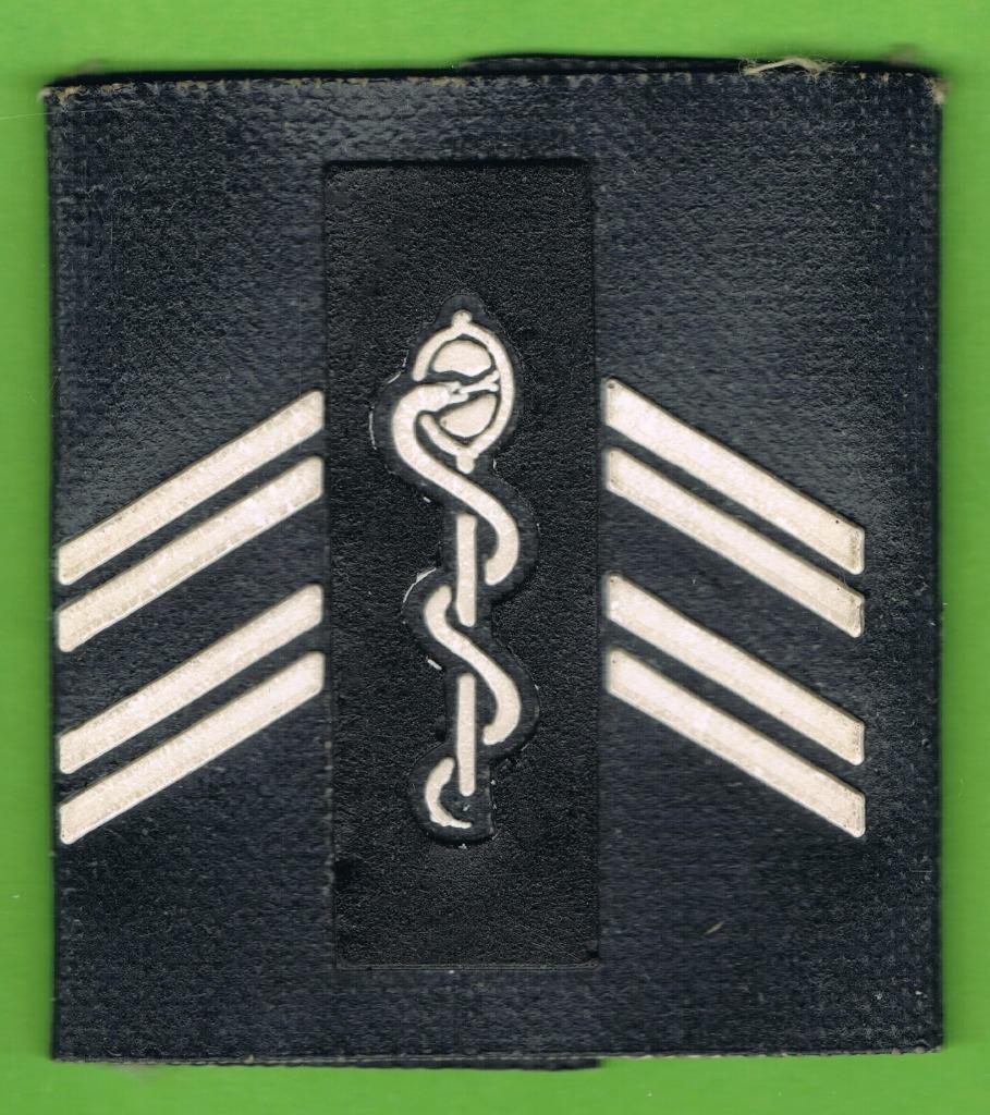 Medische dienst  graad ( MD11 ), Verzamelen, Militaria | Algemeen, Overige soorten, Embleem of Badge, Ophalen of Verzenden