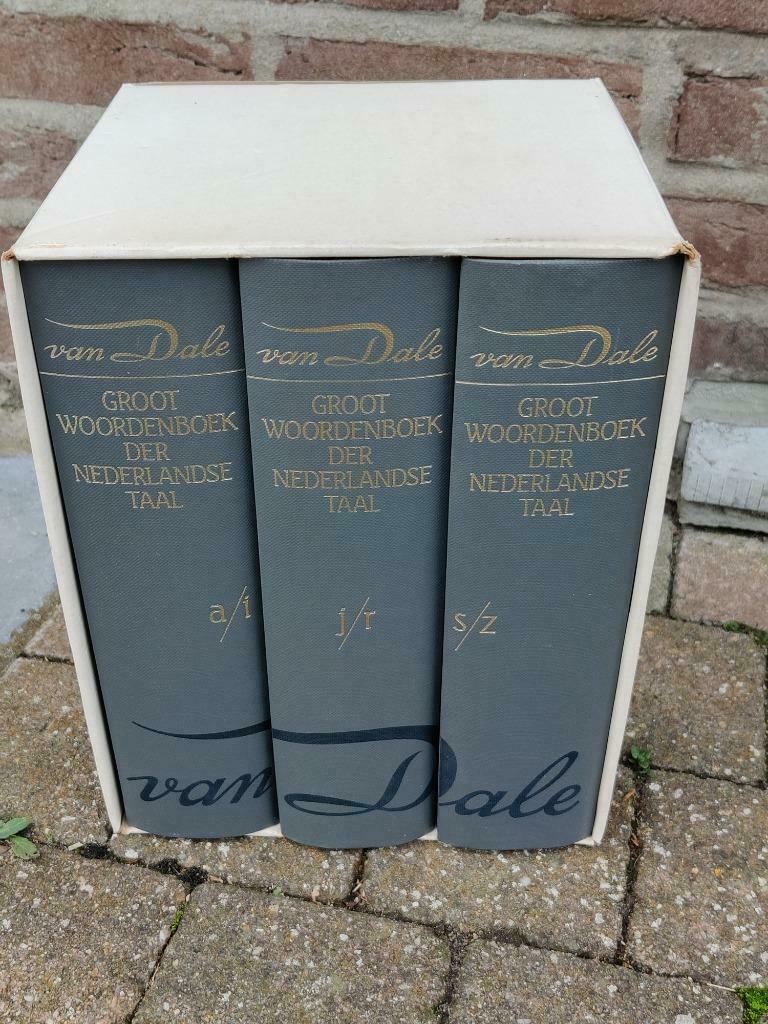 Van Dale groot woordenboek der Nederlandse taal - 3 delen, Enlèvement ou Envoi, Comme neuf, Van Dale