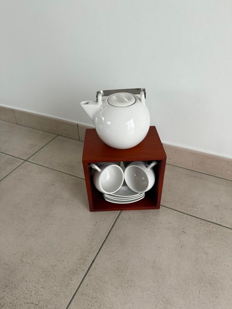 Service à thé blanc avec 4 tasses, état neuf, Neuf, Uni, Enlèvement ou Envoi, Porcelaine