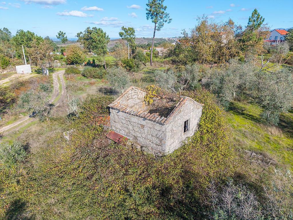 Portugees perceel (met geregistreerde ruïne en documenten), Immo, 1000 tot 1500 m²