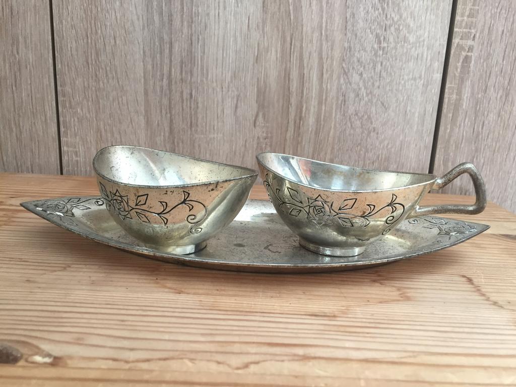 Vintage met rozen versierd schaaltje + suiker- en melkpotje, Antiek en Kunst, Ophalen