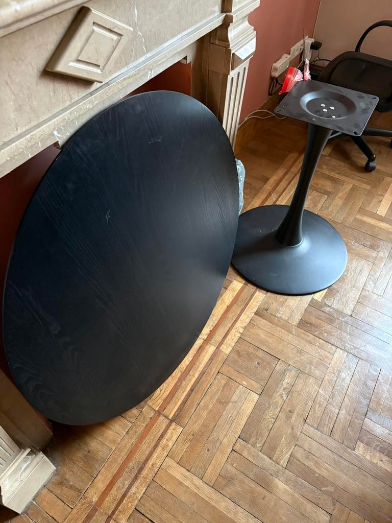 Table ronde, Enlèvement, Comme neuf
