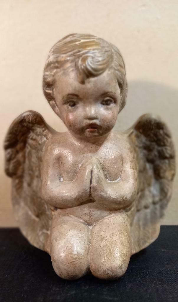 ANGELOT AGENOUILLE EN TERRE CUITE PEINTE, Antiquités & Art, Enlèvement ou Envoi