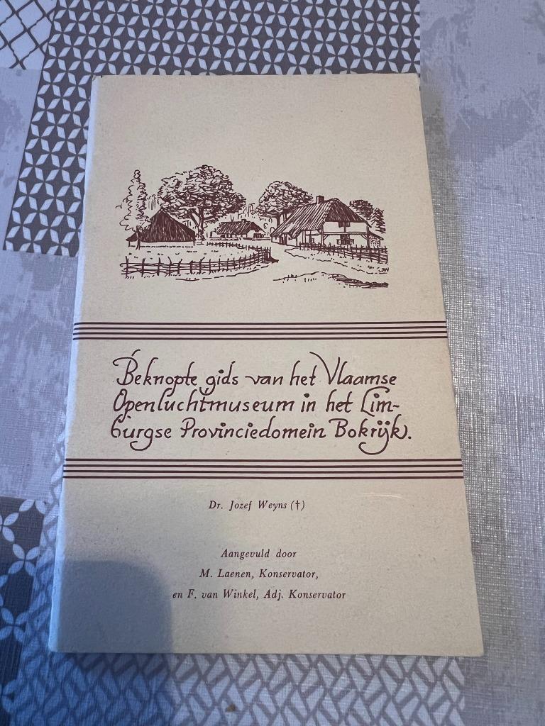Beknopte gids van het Vlaamse openluchtmuseum in het Limburg, Boeken, Dr. Jozef Weyns, Ophalen of Verzenden, 20e eeuw of later