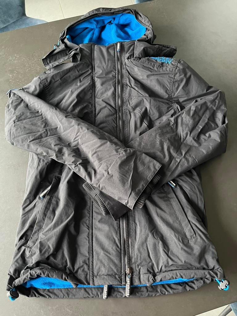 Superdry zwart met blauwe tussenseizoen jas. Maat XS., Zwart, SuperDry, Ophalen of Verzenden, Gedragen