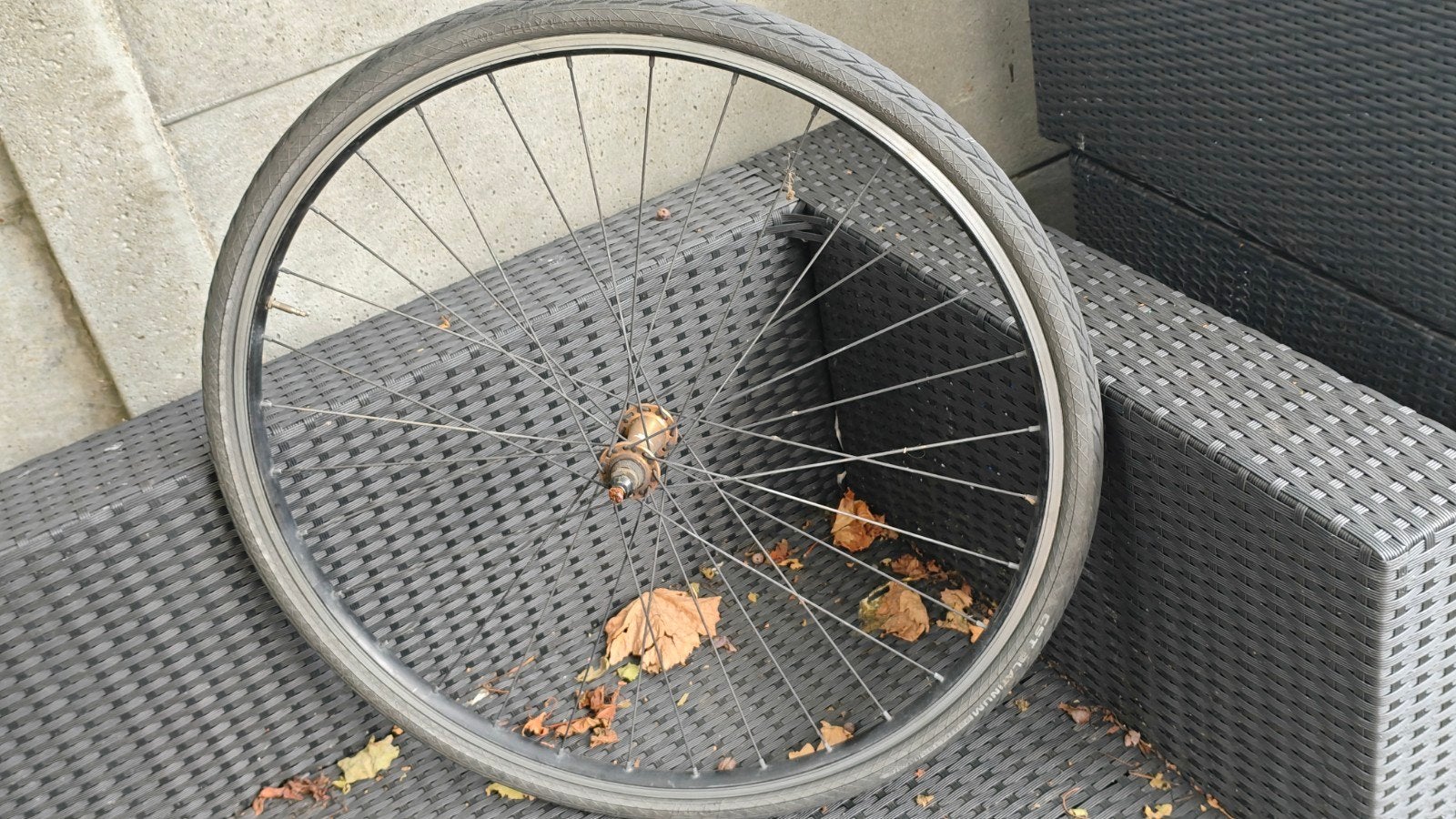 28 inches fiets band in goede staat, Ophalen, Trek