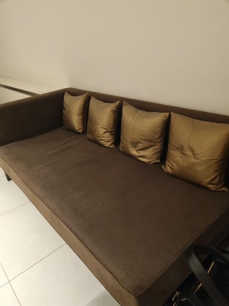 TRES URGENT DEMENAGEMENT 4 PIECES RESTANTES, Ophalen, Zo goed als nieuw, Leer