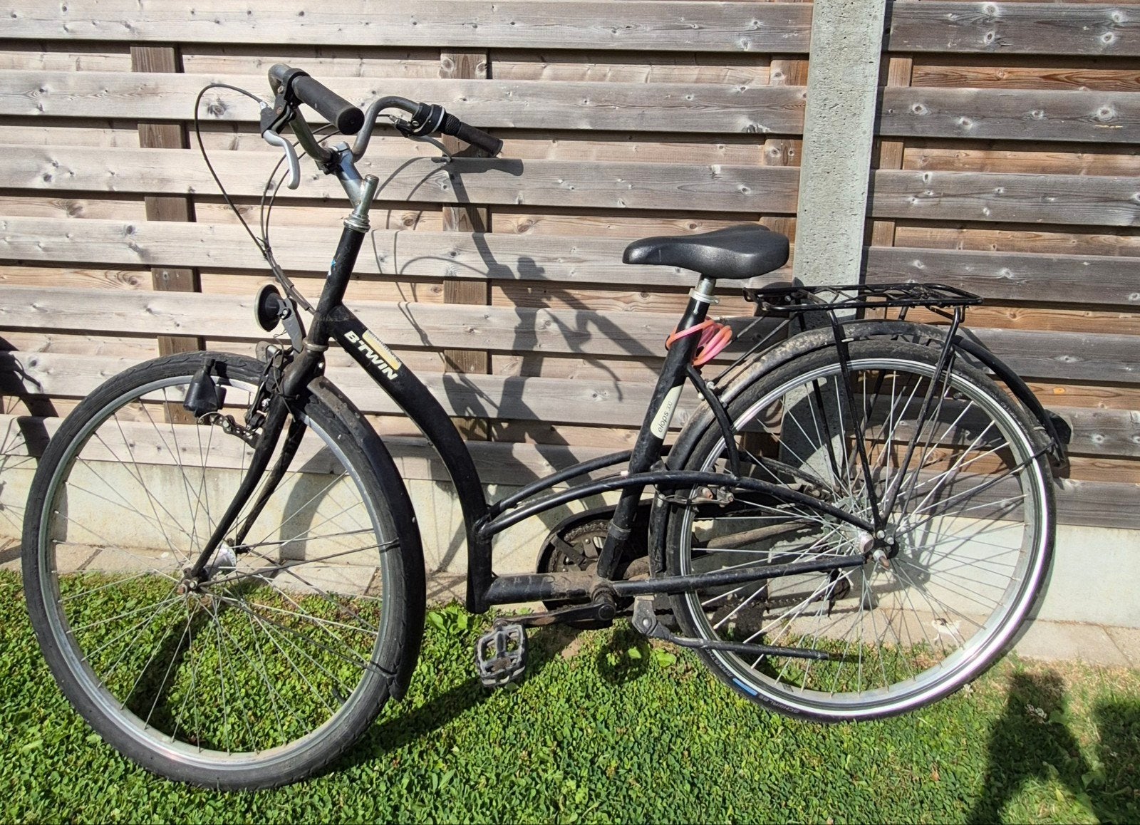 Comfortabele B'Twin Elops stadsfiets 28 inch., Fietsen en Brommers, Fietsen | Vouwfietsen, Versnellingen, Ophalen