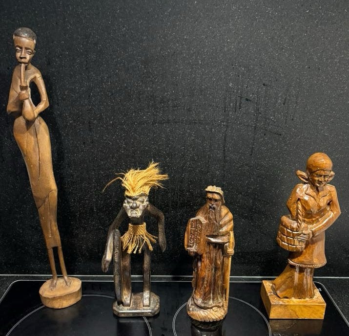 Set van 4 vintage houten beelden / handgemaakt houtsnijwerk, Antiek en Kunst, Ophalen, Hout, Beeld, Vrouw