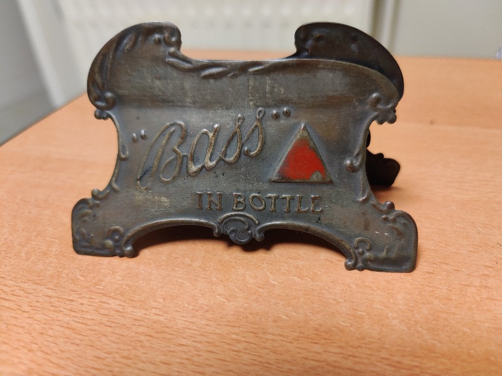 Antieke  metalen kaarthouder Bass & CoPub - werkende veer!, Ophalen, Gebruikt, Gebruiksvoorwerp