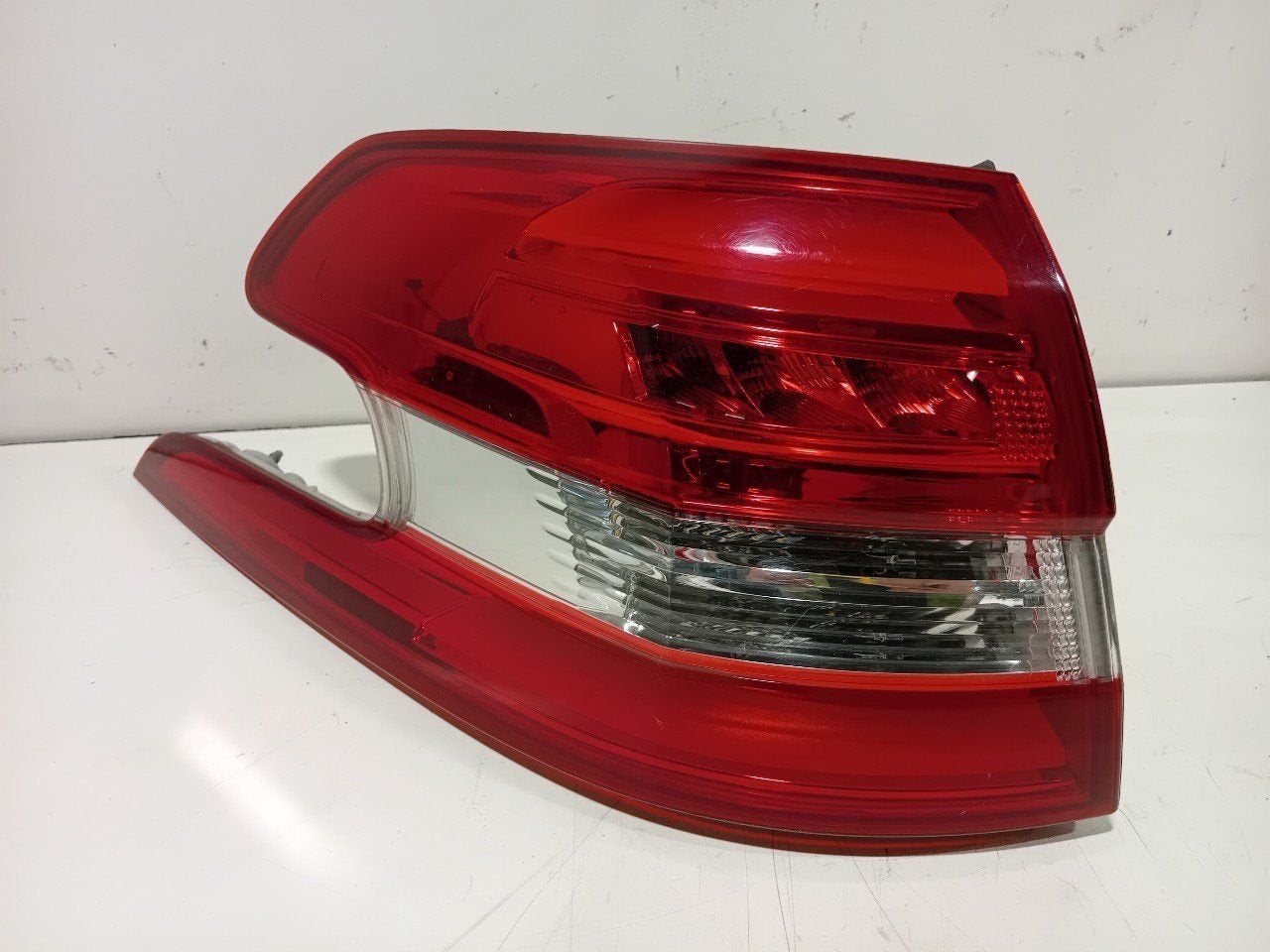 Achterlicht links buiten Peugeot 308, Onderdelen@venauto.nl, Van der Ven Autorecycling B.V., Ettenseweg 76, 4706 PB Roosendaal, The Netherlands