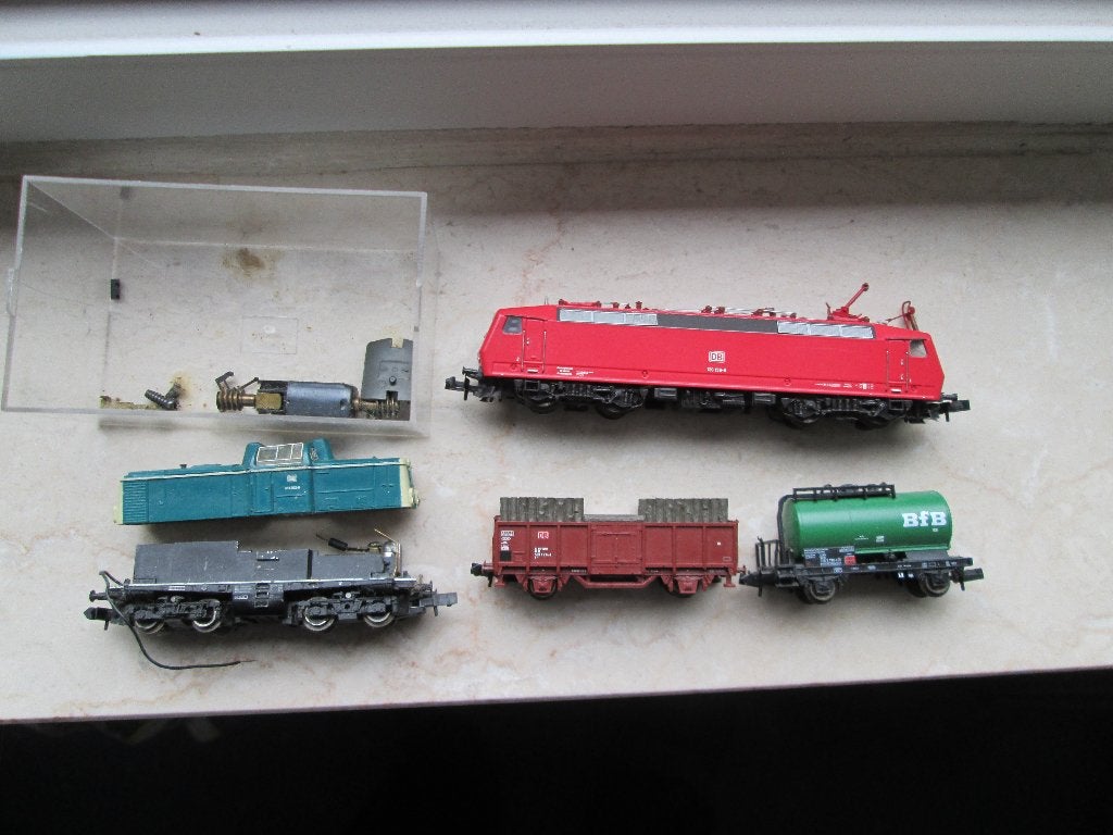 2 Trix Spur N Lok BR 120 rot + BR 211 + 2 Güterwagen, Hobby en Vrije tijd, Gebruikt, Trix, Ophalen of Verzenden, Analoog