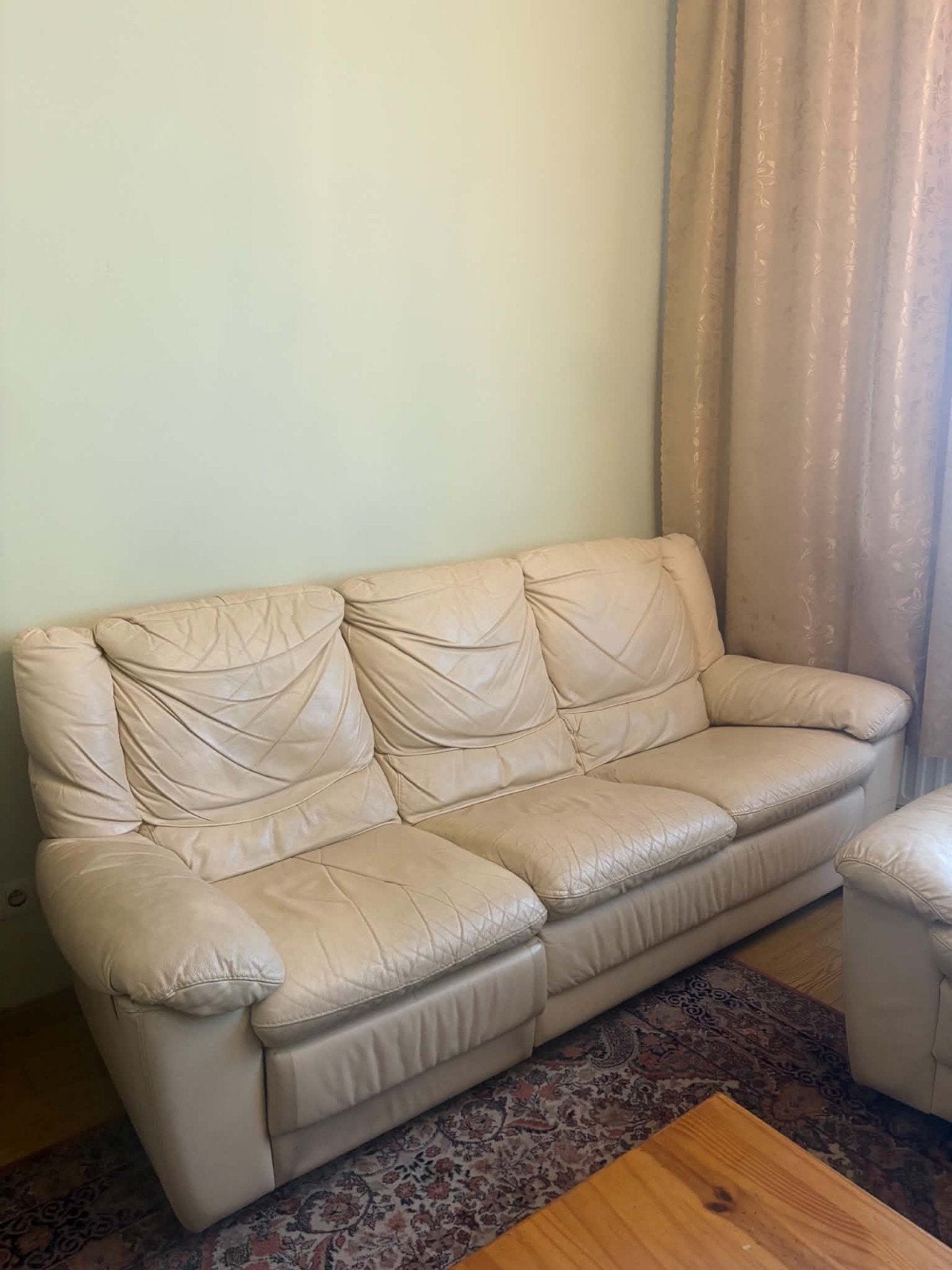 Comfortabele beige salonset in leder – driezit + tweezit, Huis en Inrichting, Ophalen, Gebruikt, Rechte bank, Leer