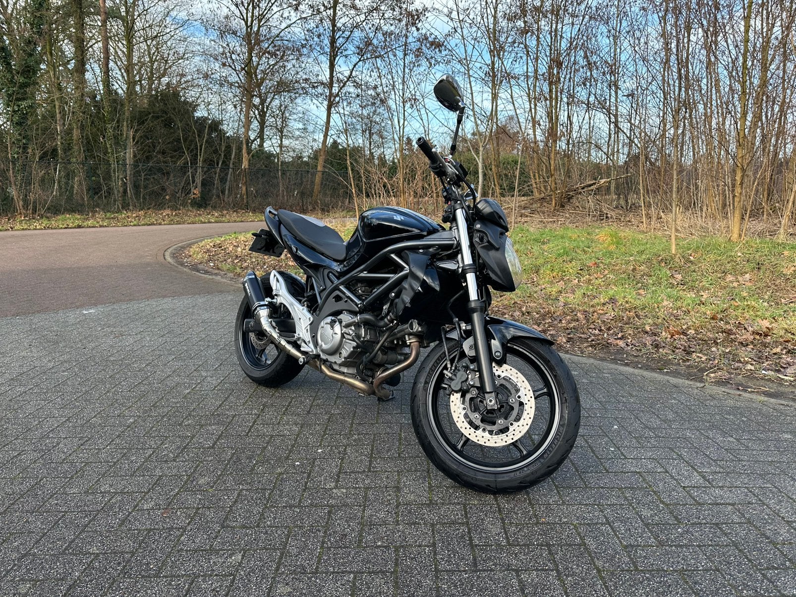 Suzuki SFV 650 Gladius, Motos, Motos | Suzuki, Particulier, Naked bike, plus de 35 kW, 2 cylindres, Permis Moto A, Éclairage LED