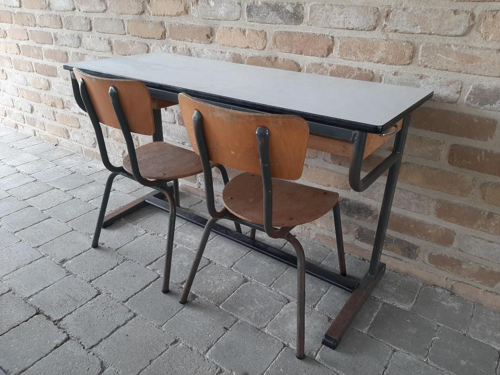 Vintage schoolbankje met twee bijpassende stoelen, Huis en Inrichting, Ophalen, Vintage, Metaal, Gebruikt