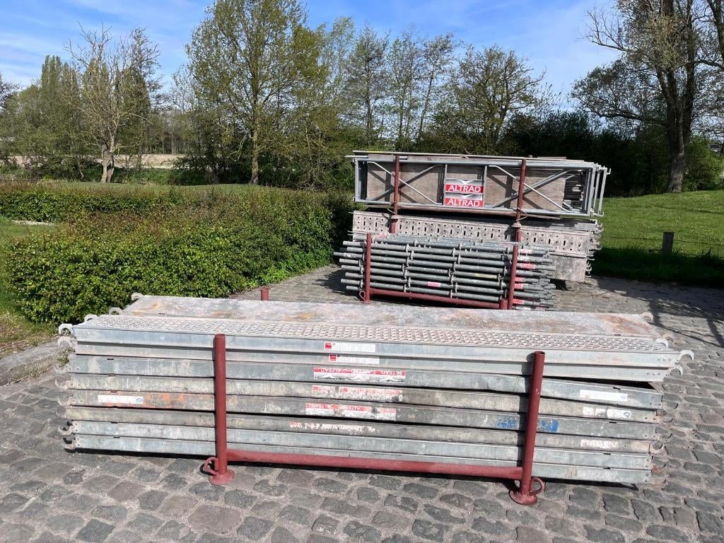 Enorme Altrad multi Mefran CH49 steiger  +/- 540m2 m vloeren, Ophalen, Zo goed als nieuw, Gevelsteiger, 5 meter of hoger